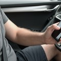 Kažnjeno više od 5.000 vozača i pešaka zbog korišćenja mobilnog telefona u saobraćaju