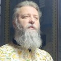 Umrla je sa iglom u rukama, heklajući... Otac Predrag Popović rasplakao Srbiju pričom o baki Stojislavi (94).