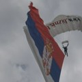 Najvećom zastavom koja se vijorila na nebu otvoren Međunarodni aeromiting u Majnd parku