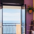 Ima terasu sa pogledom na more, a košta manje od mnogih garaža: Plaža je vrlo blizu ove kuće, a za male pare dobijate pravi…