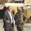 Izraelski vojnici primorali Palestince da zatvore radnje u Hebronu