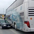 Sudar autobusa i golfa u Šapcu: Povređeno 10 dece i odrasla osoba, uhapšen vozač