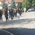"Čuvaj naša tri čuda odozgo" "Novosti" u Banjskoj: Supruga i meštani se opraštaju od ubijenog Stefana čije telo porodica…