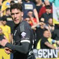 Juventus će kazniti Vlahovića sa 70.000 evra zbog crvenog kartona