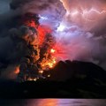 Ovo nisu scene iz naučnofantastičnog filma: Vulkan eruptirao pet puta za 24 sata, sevaju munje: Hitno se priprema evakuacija…