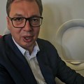 Vučić objavio snimak iz aviona kojim leti za Egipat: "Iskoristio sam priliku da učim za ispite" (video)