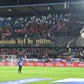 Česi vikali Albancima "Kosovo je Srbija", izbila tuča! Haos na stadionu, pogledajte šta su doneli na meč