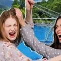 GOTOVO JE! Sestri otplatila dug sa kartice, pa umesto "hvala" dobila: "Ti si samo idiot koji sve plaća"