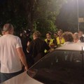 Incident tokom 16 minuta tišine na Gazeli: Vozač hteo autom da prođe kroz gomilu, točkovima prešao preko noge bajkera…