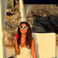 (Foto) preplanulo i zategnuto telo: Naša voditeljka (51) u kupaćem kostimu u Crnoj Gori: Bez grama celulita