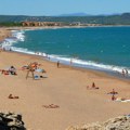 Ovog leta počeo je novi rat: Ljudi se na PLAŽAMA bore za OVO!