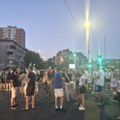 Građanska neposlušnost, peti dan: Kragujevčani i večeras protestuju protiv nasilja (FOTO)
