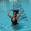 Kad se skine sve puca: Goga Sekulić u kupaćem, silikoni u prvom planu, a ljudi ne veruju koliko godina ima folkerka (foto)