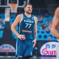Luka Dončić pokazao kako se igra za domovinu: Ubacio 30 poena za poluvreme Italijanima! Hotel je pun koronavirusa: Pešić…