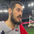 FOTO Uvredljive poruke ispisane na ulazu u zgradu u kojoj živi košarkaš Nikola Kalinić