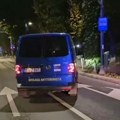 VIDEO: Automobilom pokušao da uđe u rusku ambasadu u Bukureštu