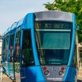 Dečaka tramvaj odvukao pod točkove, a kad su ga izvukli svi su zanemeli prizora - niko ne može da veruje šta mu je spasilo…