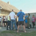 "Luksuzna kola, niko ispod 120 ne ide": Meštani ulice u Vrbasu godinama u strahu zbog nesavesnih vozača