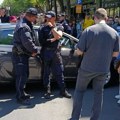 (Foto) Podignut optužni predlog protiv vozača koji je na protestu kod Pravnog fakulteta teško povredio muškarca (90)