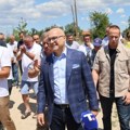 Vučević obišao selo Mramorac gde je asfaltiran put: "Obećano-ispunjeno!"