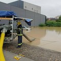 Apokaliptične scene širom Srbije: Poplavljene kuće, uništeni putevi, spasioci evakuišu građane, među njima i deca, u…