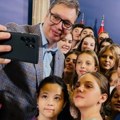 "Mi Srbi smo jedan narod, ma gde živeli" Vučić: Ovo je vaša zemlja koja će vas uvek dočekivati raširenih ruku (foto)