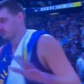 Jokić hteo da se pozdravi sa Lebronom, on pobegao u svlačionicu: Sraman gest ostavio Nikolu u čudu VIDEO