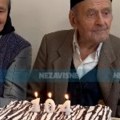 Penziju prima još od kad je Tito umro Deda Milovan uz pesmu i rakiju proslavio 104. rođendan, a njegov savet za dug život…