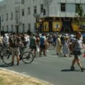 Policija čuva raskrsnicu kod Poljoprivrednog fakulteta, Zemunci se kreću i na različite tačke postavljaju barikade