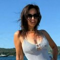 Nataša se skinula se u šestoj deceniji, komentari pljušte: Naša pevačica grmi u kupaćem, zadala domaći zadatak