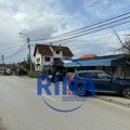 Skoro svaki dan dođe do saobraćajne nezgode, vozila uleću ljudima u dvorište: U dve čačanske ulice meštani strahuju da decu…
