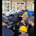 Studentu pozlilo u zgradi DIF-a, policija ne da kolegama da uđu i pomognu