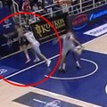 Haos u Grčkoj: Saša Vezenkov se potukao na utakmici, protivnik ga s leđa gurnuo u konstrukciju koša!