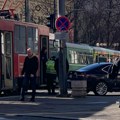 Kolaps kod Beograđanke: Tramvaj udario u automobil, stvaraju se zastoji (foto)