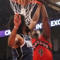 Toronto konačno bolji od Maveriksa uz rekord sezone Er-Džeja Bereta