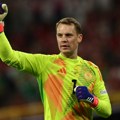 Cirkus na Mundijalu! Manuel Nojer prekršio dva FIFA pravila, niko nije reagovao!