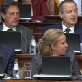 Paunović i Dačić odgovorili poslanicima: Vlada neće pasti, niko nije pozivao na etničko čišćenje