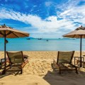 Vlasnicima apartmana na Halkidikiju stigao hladan tuš: Buldožeri sa plaža počistili mobilijar koji je s vremenom dobio „trajni…