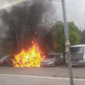 Drama na Voždovcu: Luksuzni "porše macan" potpuno izgoreo