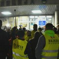 Bajkeri pred policijom u Nišu pitaju zašto su privođeni tokom izbornog dana: Skupljaćemo se svakog dana dok ne dobijemo…