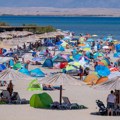 "Možda su posle kafe hteli da zakuvaju pasulj": Hit snimak sa plaže u Hrvatskoj: Turisti doneli kuvalo na plin i džezvu, a…