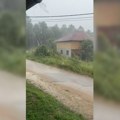Sastavilo se nebo sa zemljom! Jaka oluja "tuče" po celoj Srbiji: Saobraćajnice potopljene, voda ušla u domove, letele…