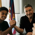 Najmlađi sin Patrika Klajverta potpisao profesionalni ugovor sa Barselonom