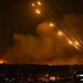 Hamas tvrdi da je ispalio 100 raketa ka aerodromu u Tel Avivu, Srbi za dlaku izbegli napad: Kruži ovaj snimak