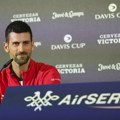 Novak se oduševio kada ga je video, nije skidao osmeh sa lica! U Malagu stigao i čuveni glumac - ova fotka obilazi Srbiju…