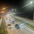 Za ablendovanje vozilu 260 evra, za otvoren prozor na parkiranom automobilu 30 evra! Ovo je spisak svih saobraćajnih kazni u…