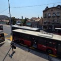 Novi problem na GSP stajalištima zbog kojeg Beograđani uče i izgovaraju nove psovke: „To stoji tako danima i niko ne…
