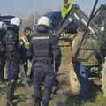 Poljoprivrednici blokirali prilaze graničnom prelazu Badovinci (FOTO)