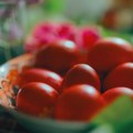 Recept ruskih domaćica za najlepša uskršnja jaja: Uvek dodaju u šerpu ove namirnice kako bi dobile savršenu rubin boju