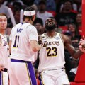 Roketsi izbegli "metlu" protiv lejkersa! Lebron podbacio ovaj put, Hjuston je i dalje živ! (video)
